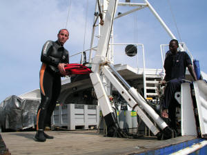 Christian kommt vom Tauchgang zur�ck