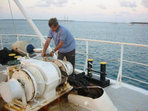 Alex setzt den Anker