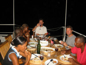 Dinner mit der Crew auf dem Sonnendeck