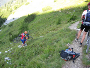 Wolfgang holt sein Bike zurck